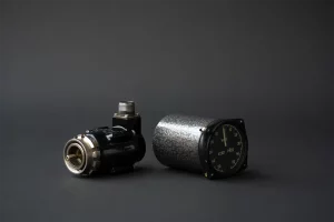 Pair of analogue flight instruments for mechanical avionics systems