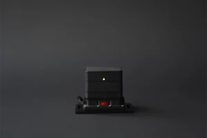 Vibration sensor AMODIS with glowing status LED indicating active operation